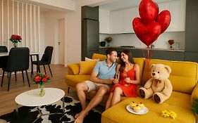 Vanda - Park-View Apartment With Private Balcony