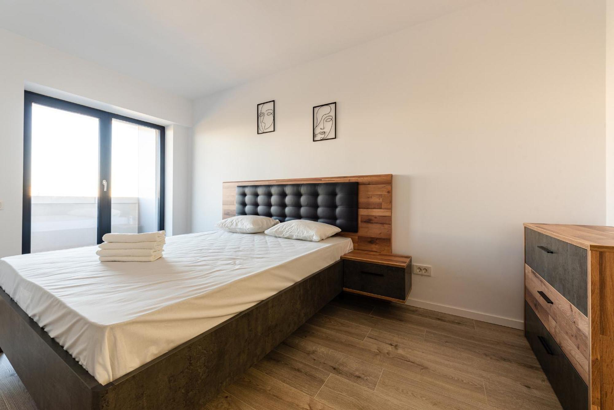 Vanda - Park-View Apartment With Private Balcony Bucharest Exterior photo